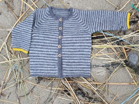 Stribet cardigan til de mindste opskrift on Sale